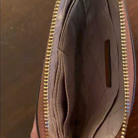 Michael Kors Aspen Jet Set - Picture 3 of 3